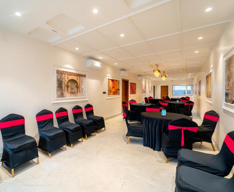 Posezení v ubytování Aceotel Select Sarvagya, Vijay Nagar- A Luxury Boutique Hotel -Nipania