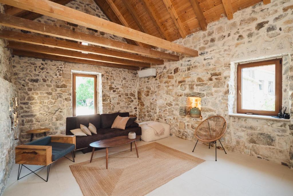 Maison Laurel - Beautiful Stone Estate With Private Pool, Near Split and Omiš