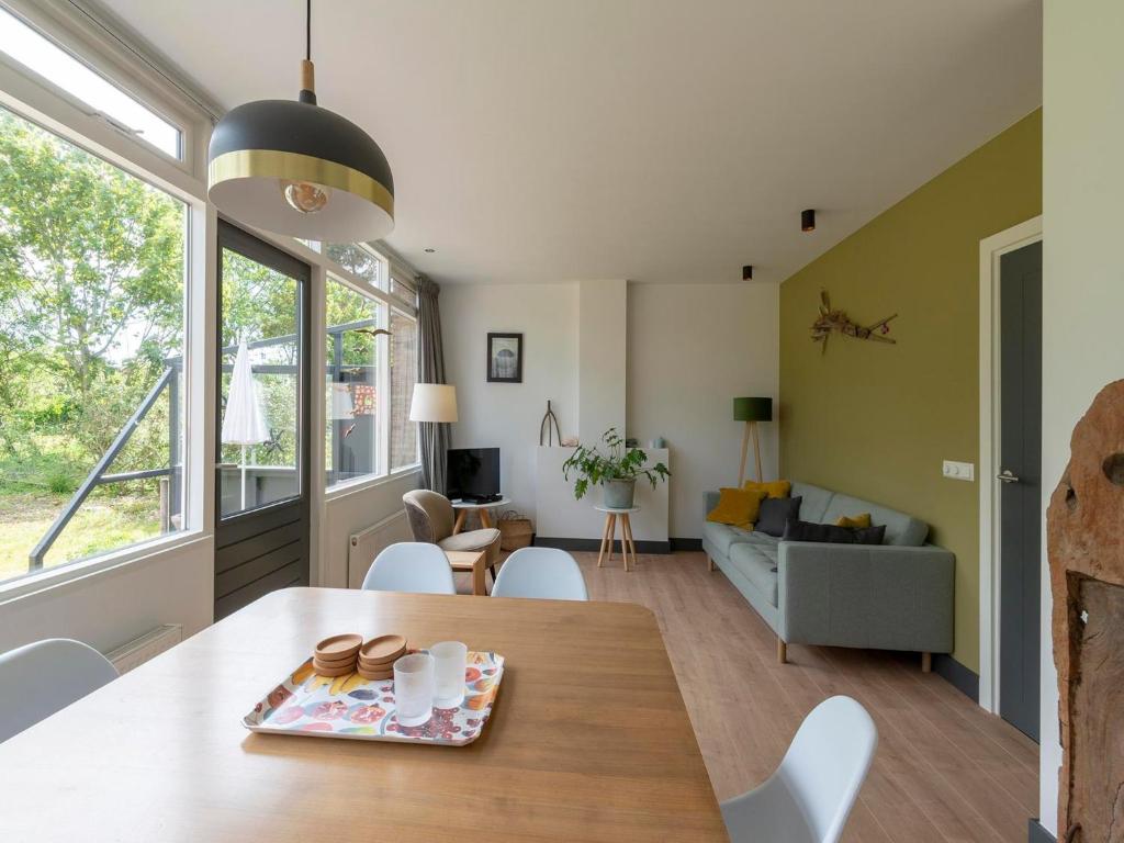 Posezení v ubytování Modern home with garden