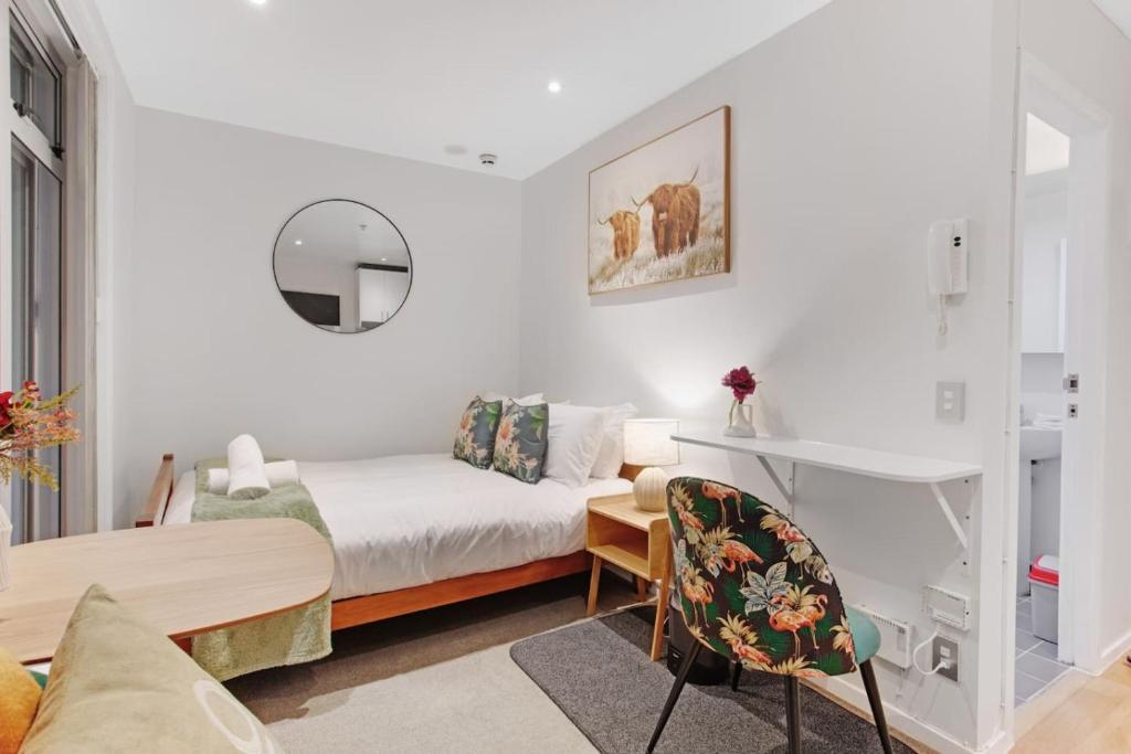 CBD Studio with Full Kitchen and Laundry - Resim 2