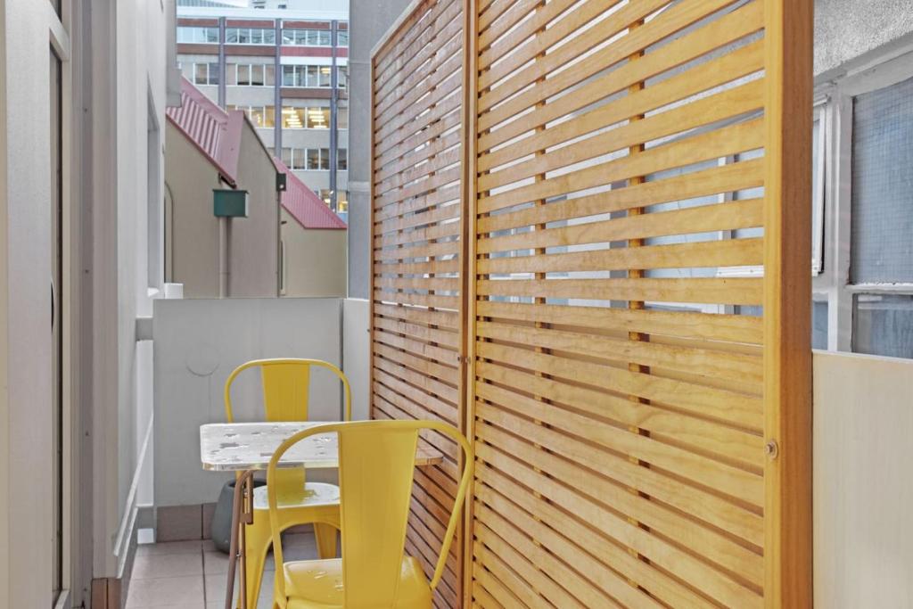 CBD Studio with Full Kitchen and Laundry - Resim 12