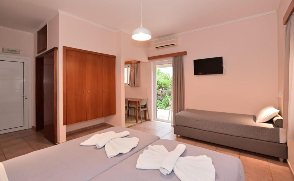 Beachfront Zygos Studios - Studio With Garden View