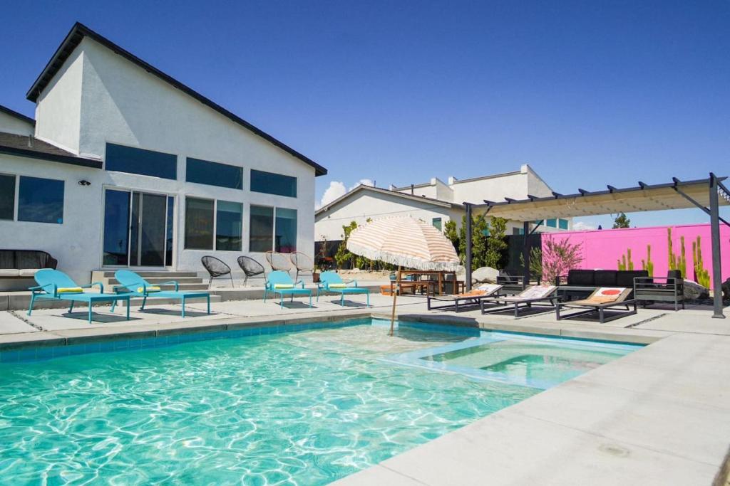 Sunray House Modern Getaway Pool Spa Tesla Charger, Desert Hot Springs ...