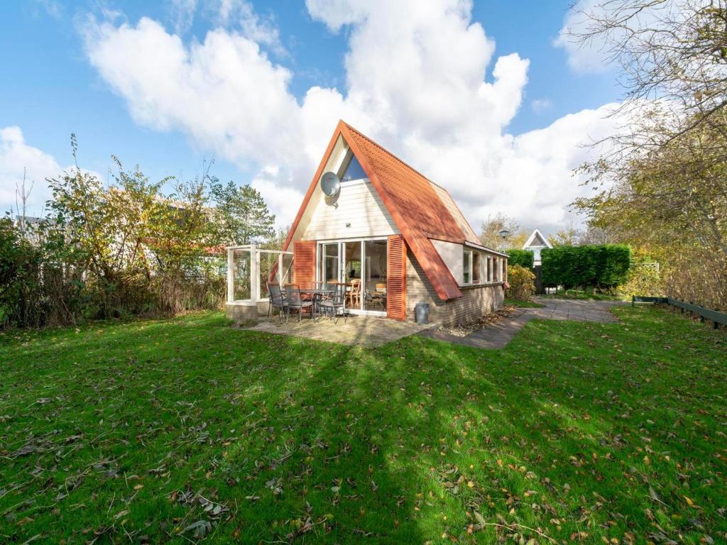 Zahrada ubytování Holiday Home near Groote Keeten Beach