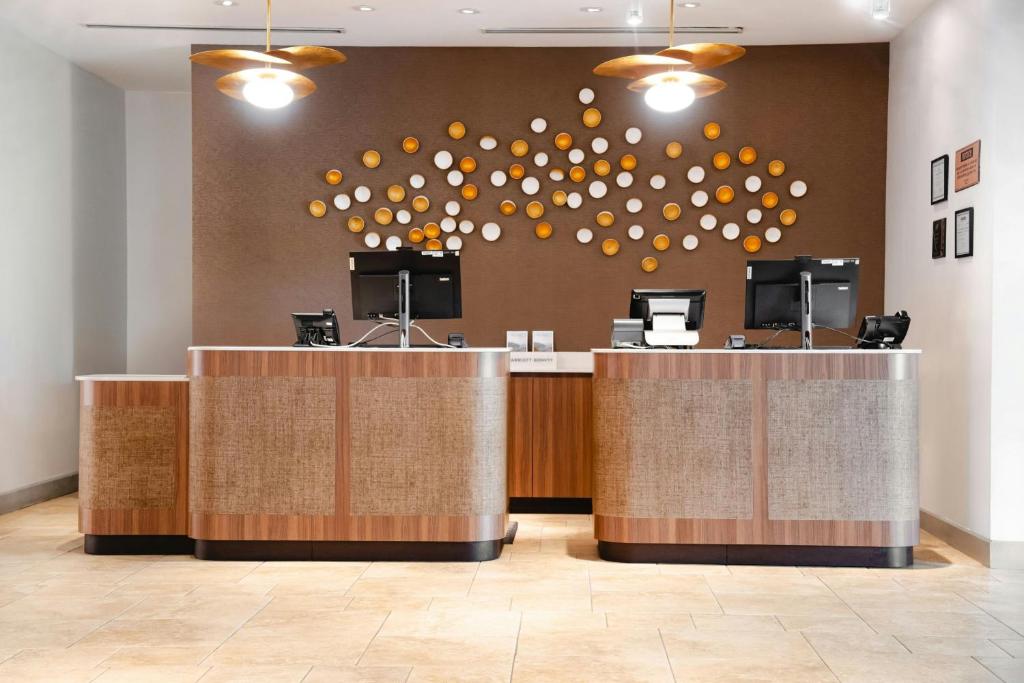 Vstupní hala nebo recepce v ubytování Courtyard by Marriott Bridgetown, Barbados