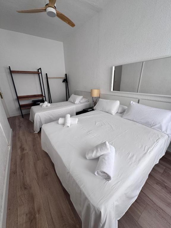 Postel nebo postele na pokoji v ubytování Calma House Rooms