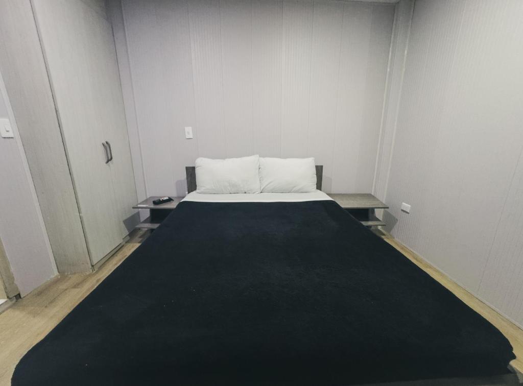 Postel nebo postele na pokoji v ubytování Hotel Feria Imperial Embajada