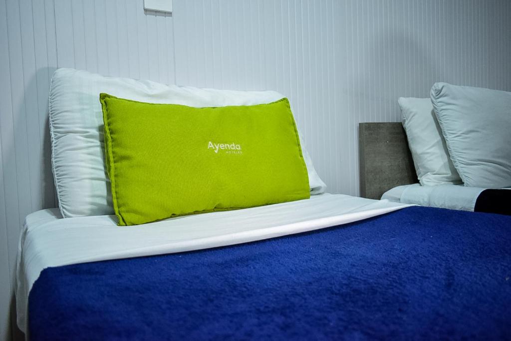 Postel nebo postele na pokoji v ubytování Hotel Feria Imperial Embajada