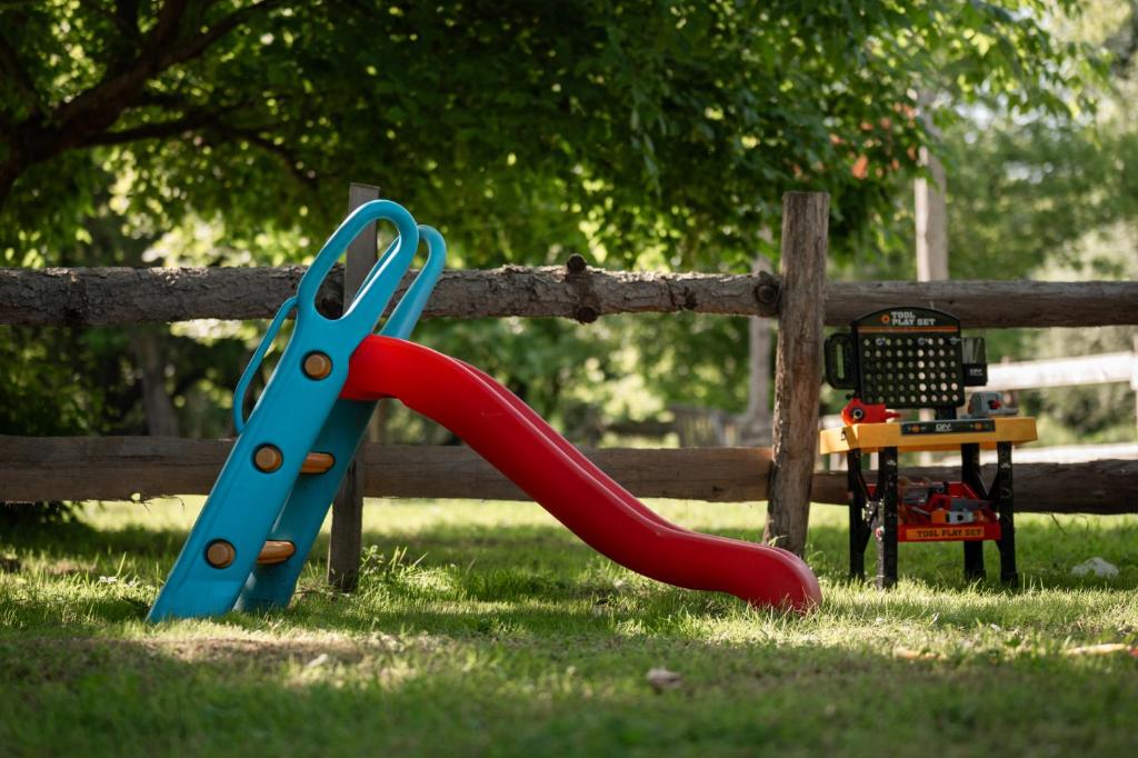 Herní místnost nebo prostor pro děti v ubytování Glamping Riverside Skadar lake
