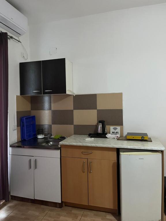 Kuchyň nebo kuchyňský kout v ubytování Apartments Murati