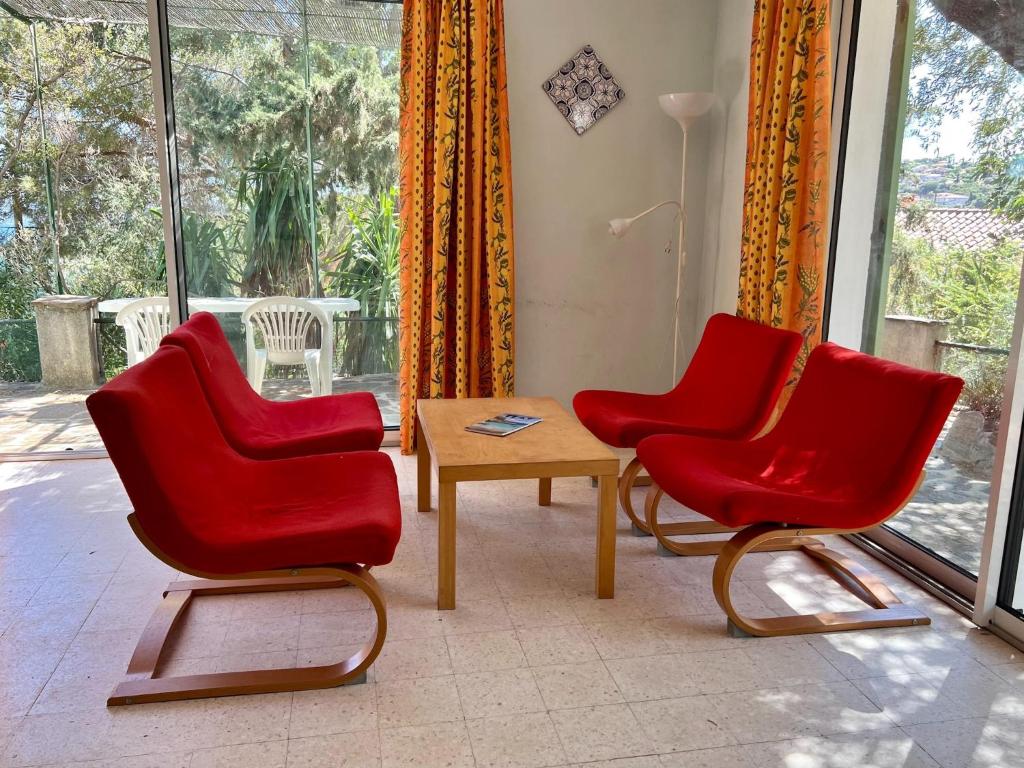 Photo de la galerie de l'établissement Cottage in St Clair near Sandy Beach, cleaning included, au Lavandou