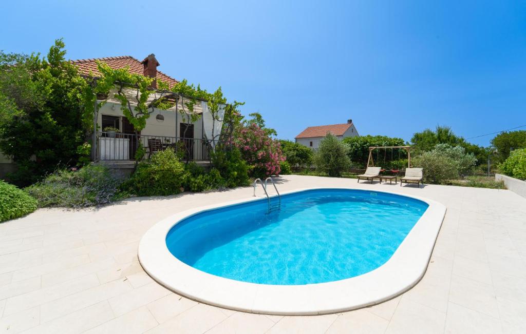 3 Bedroom Beautiful Home In Debeljak