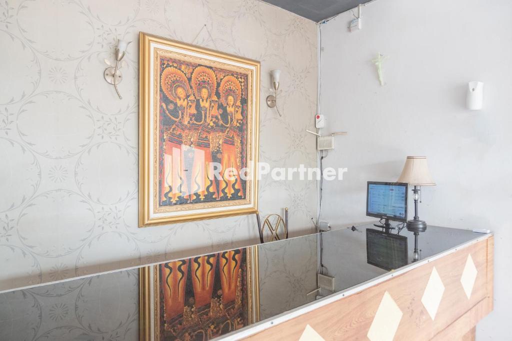 Fotografie z fotogalerie ubytování Crown Residence Hotel near Tugu Yogyakarta Mitra RedDoorz v destinaci Yogyakarta