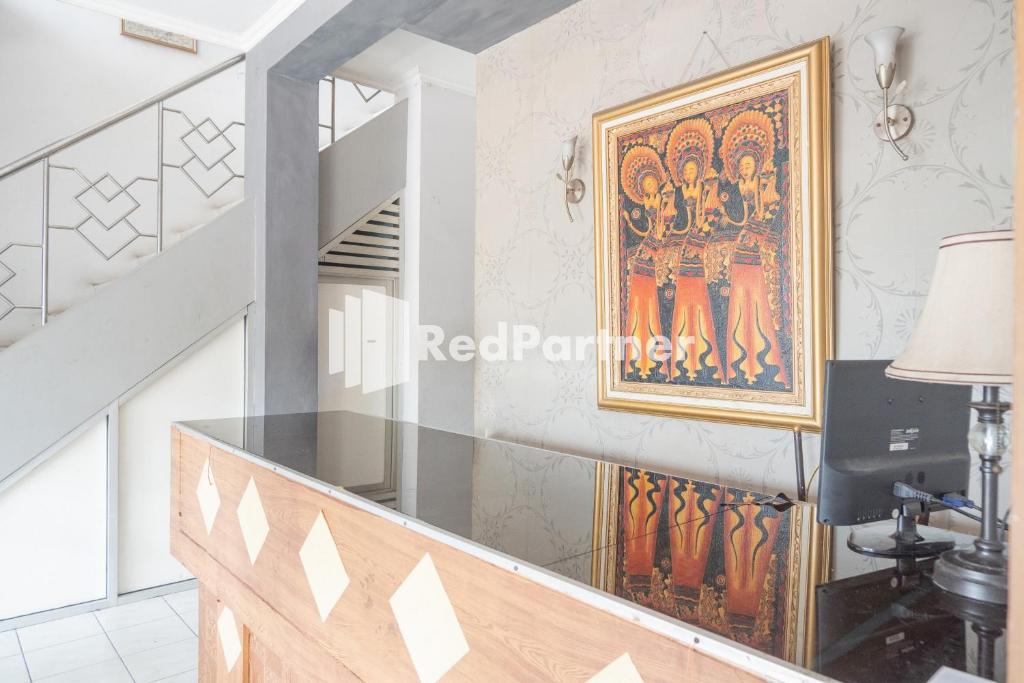 Fotografie z fotogalerie ubytování Crown Residence Hotel near Tugu Yogyakarta Mitra RedDoorz v destinaci Yogyakarta