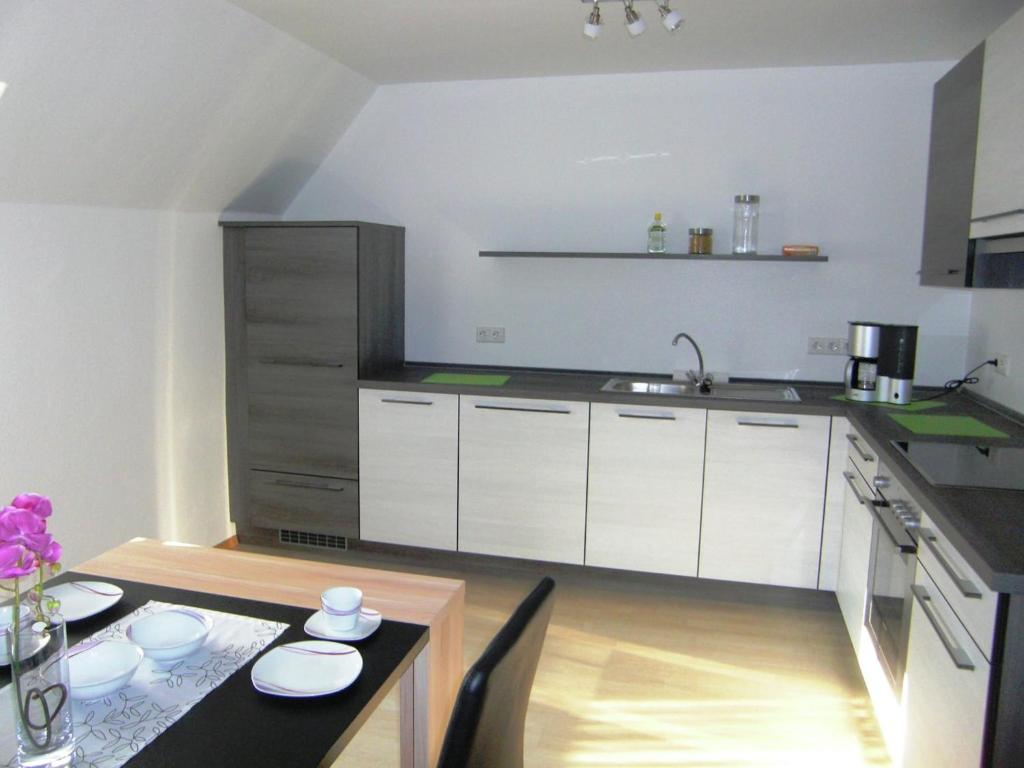 Kuchyň nebo kuchyňský kout v ubytování Apartment near ski area in Wehrstapel in Sauerland