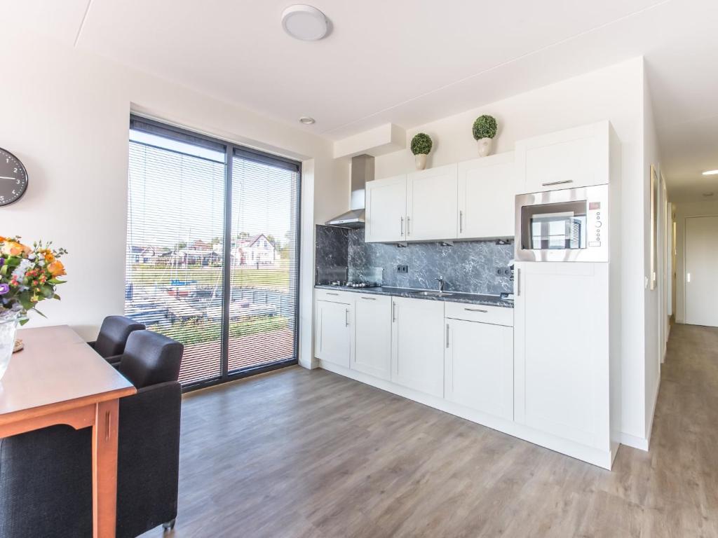 Gambar di galeri bagi Apartment in Kamperland with Marina Views, cleaning included di Kamperland