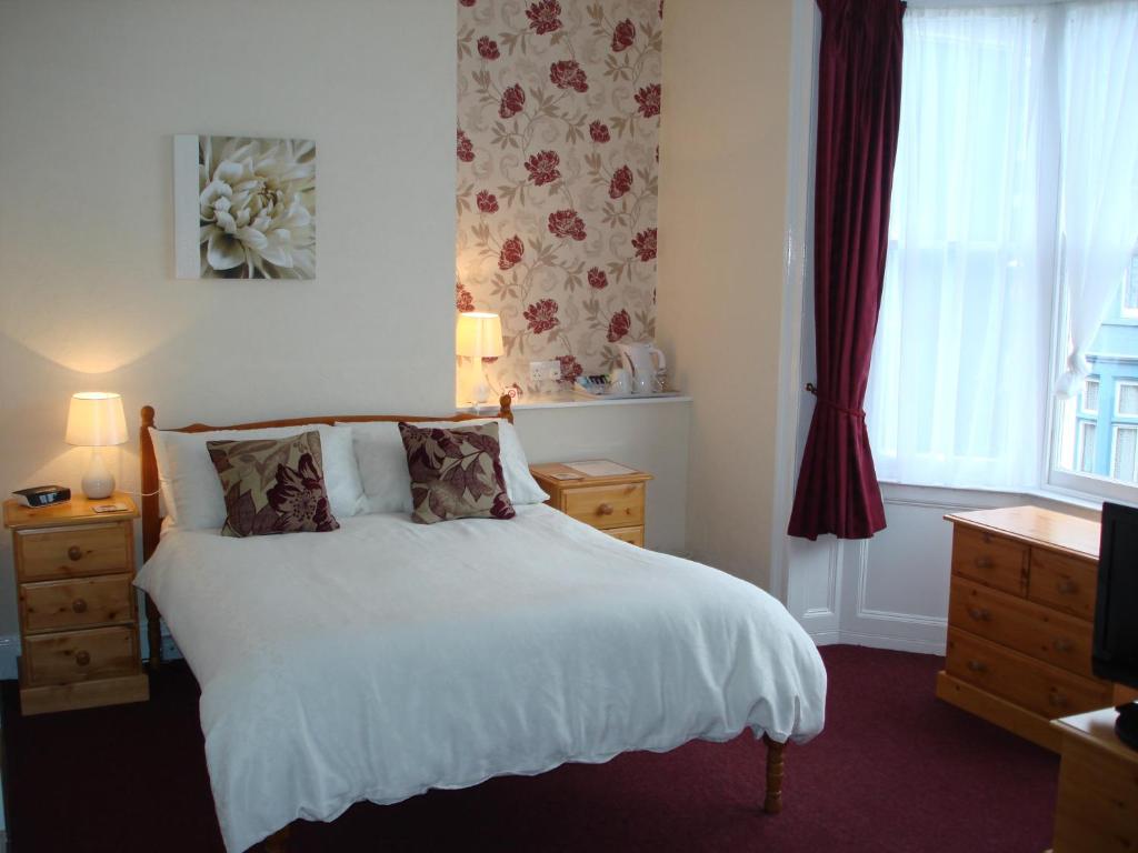 Gallery image of Fosters Guest House in Weymouth