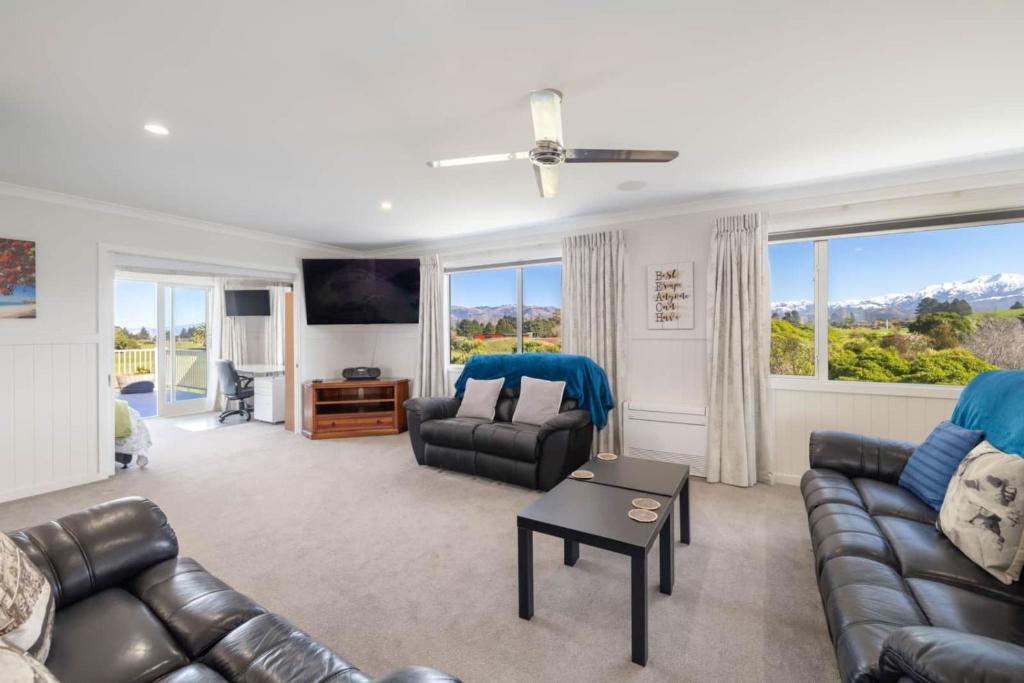 
Four-Bedroom Penthouse Apartment
