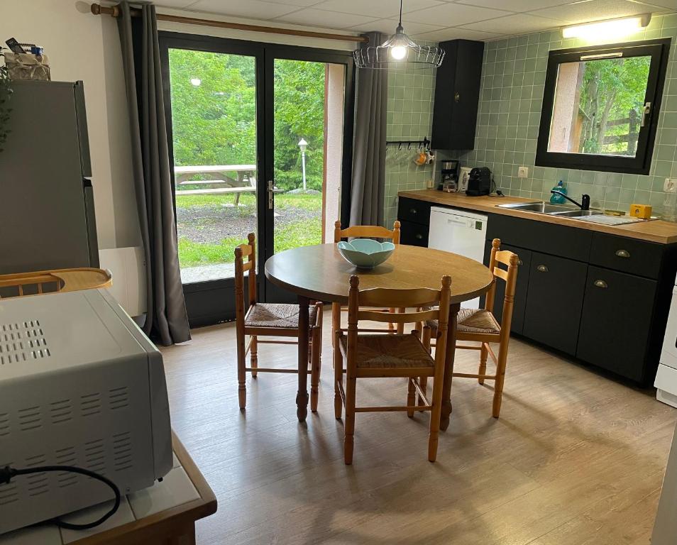 Kuchyňa alebo kuchynka v ubytovaní Appartement 4 personnes - CHALET COSY Mont Dore