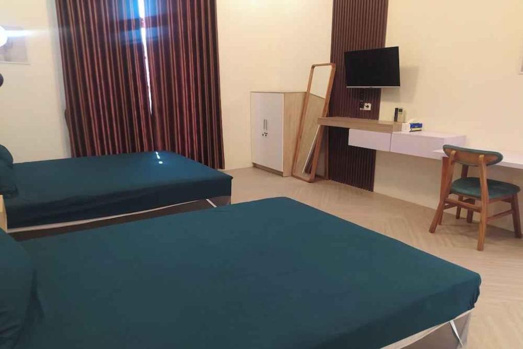 TV a/nebo společenská místnost v ubytování Satoe Atap Rooms