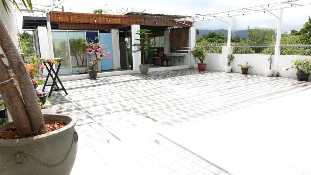 Patio nebo venkovní prostory v ubytování The Elizabeth Bay Hotspring Villa