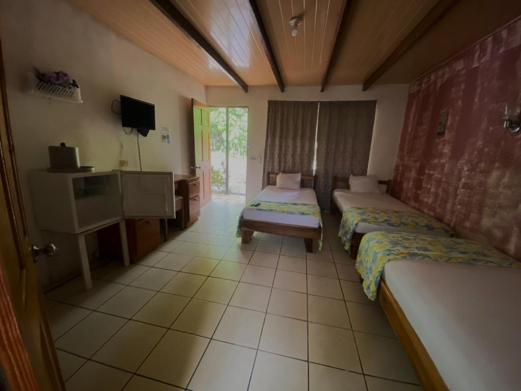 Postel nebo postele na pokoji v ubytování Mapi's Cabins