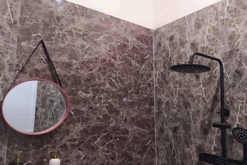 Koupelna v ubytování Satoe Atap Rooms
