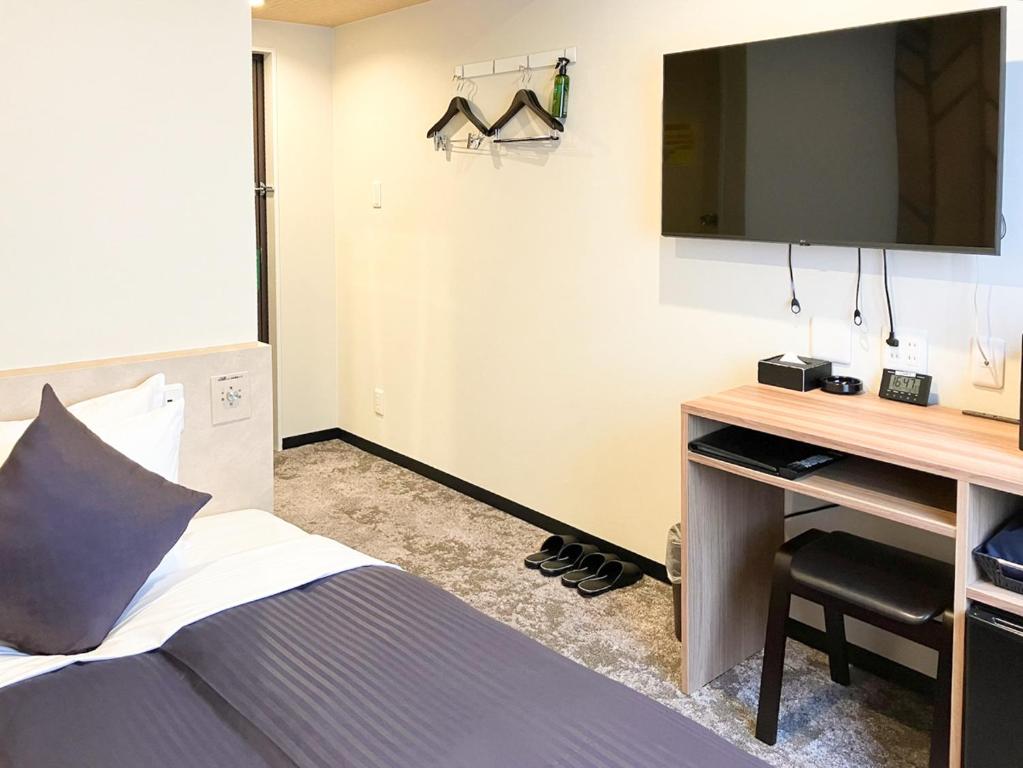 TV a/nebo společenská místnost v ubytování HOTEL LiVEMAX BUDGET Chofu-Ekimae