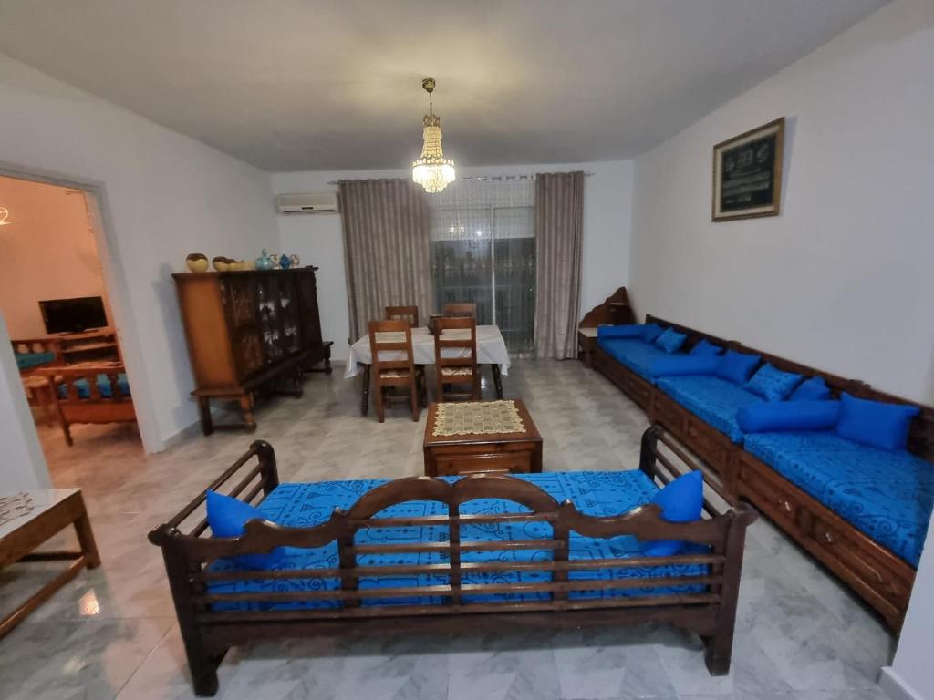 Posezení v ubytování Bel appartement face à la méditerranée