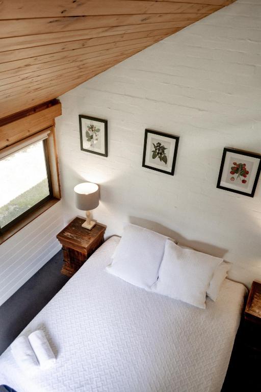 Postel nebo postele na pokoji v ubytování Crackenback Farm Guesthouse