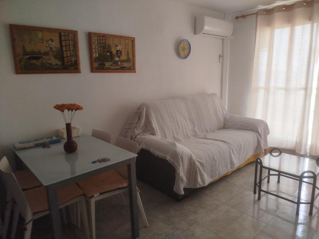 Posedenie v ubytovaní Apartamento estudio en playa Puig