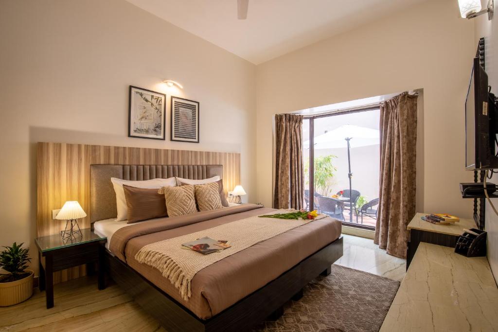 Postel nebo postele na pokoji v ubytování BedChambers Serviced Apartments, Sector 40