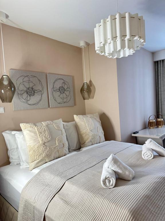 a bedroom with a large bed with towels on it at 1st City Apartments in Vienna