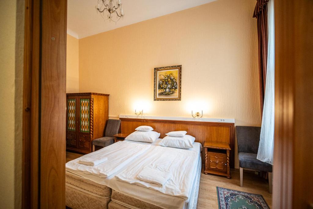 Postel nebo postele na pokoji v ubytování Tisza Hotel