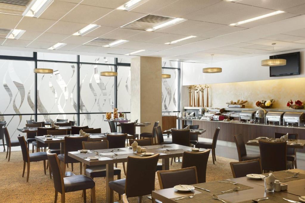 Ramada by Wyndham Oradea - Resim 8