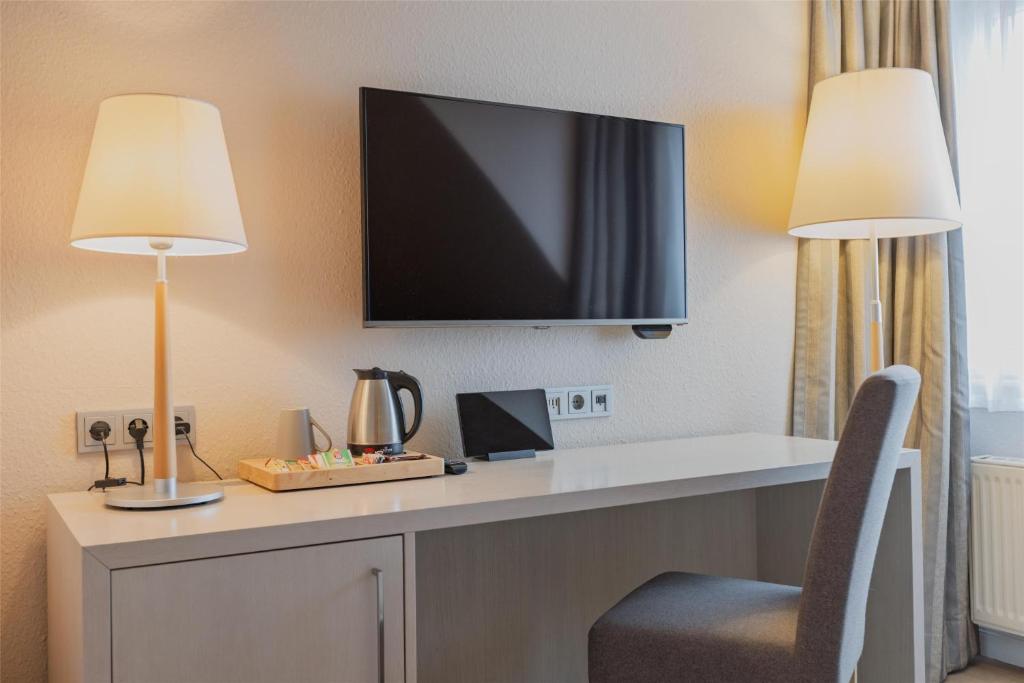 TV a/nebo společenská místnost v ubytování Best Western Plus Theodor Storm Hotel