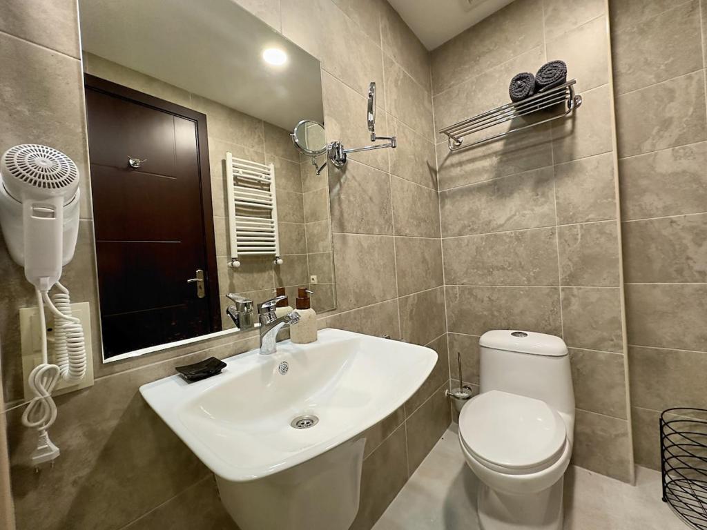 Vannituba majutusasutuses Crystal Loft Block C Apartment with views