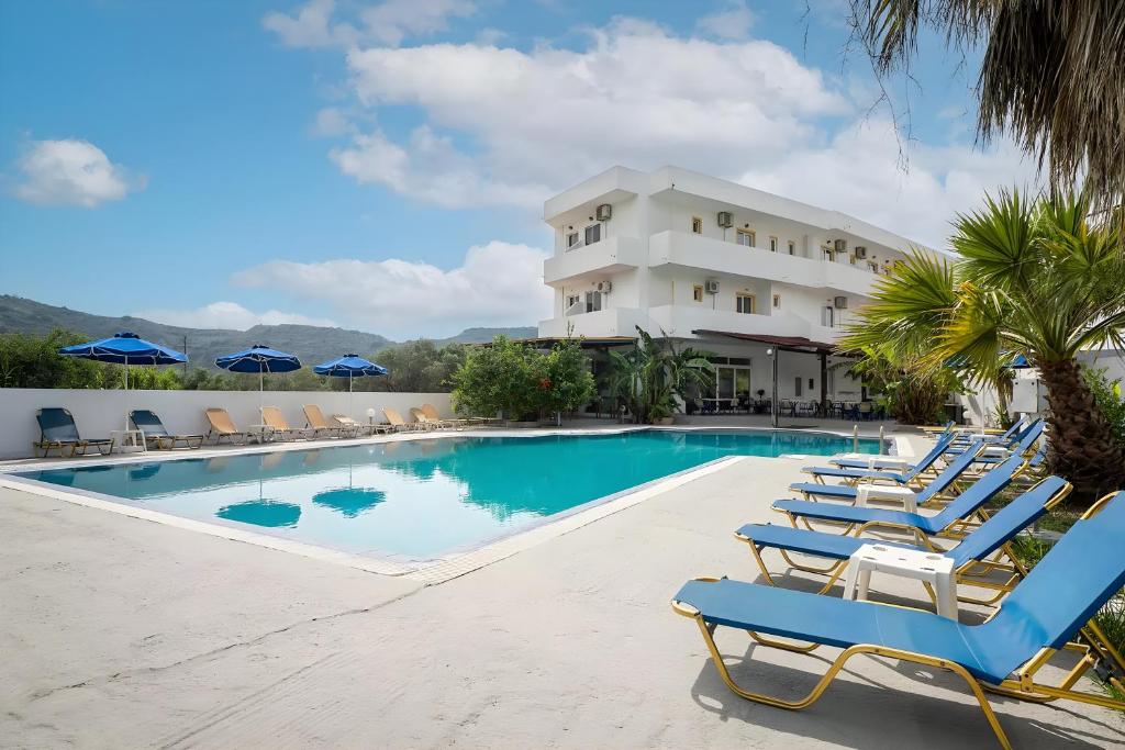 Bazén v ubytování Sotirakis Hotel nebo v jeho okolí