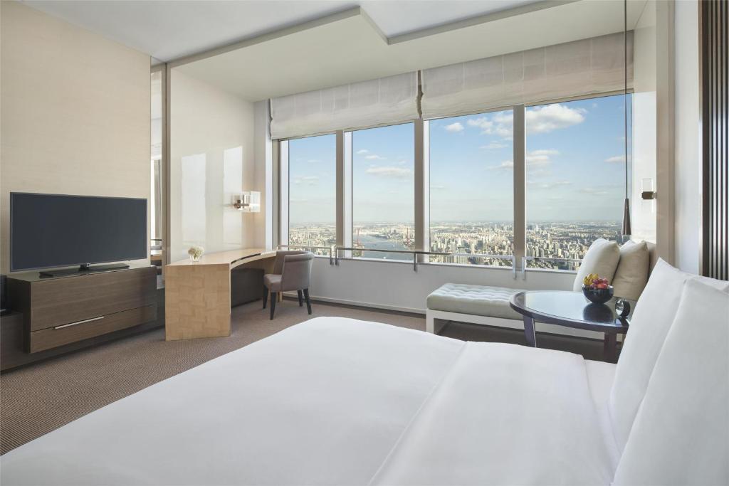 TV a/nebo společenská místnost v ubytování Park Hyatt Shanghai