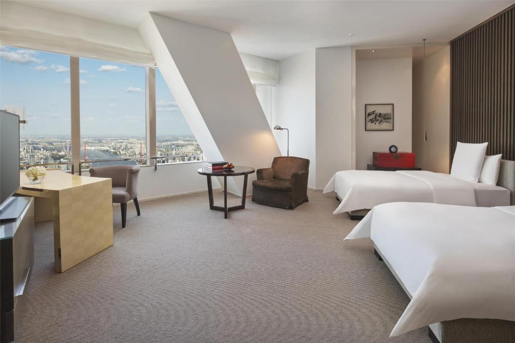 Postel nebo postele na pokoji v ubytování Park Hyatt Shanghai