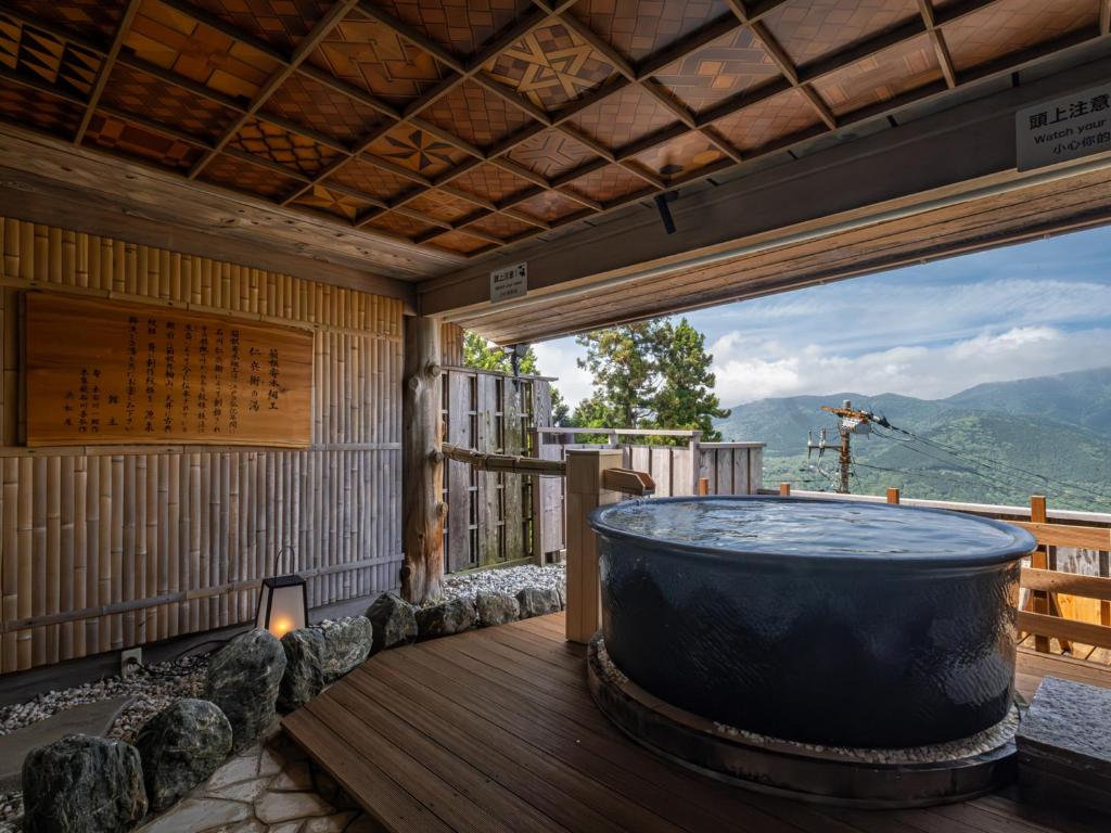 Uma vista geral da montanha ou uma vista da montanha a partir do ryokan