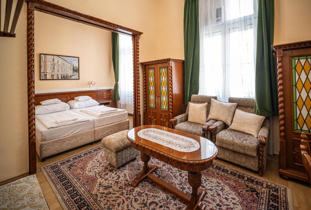 Postel nebo postele na pokoji v ubytování Tisza Hotel
