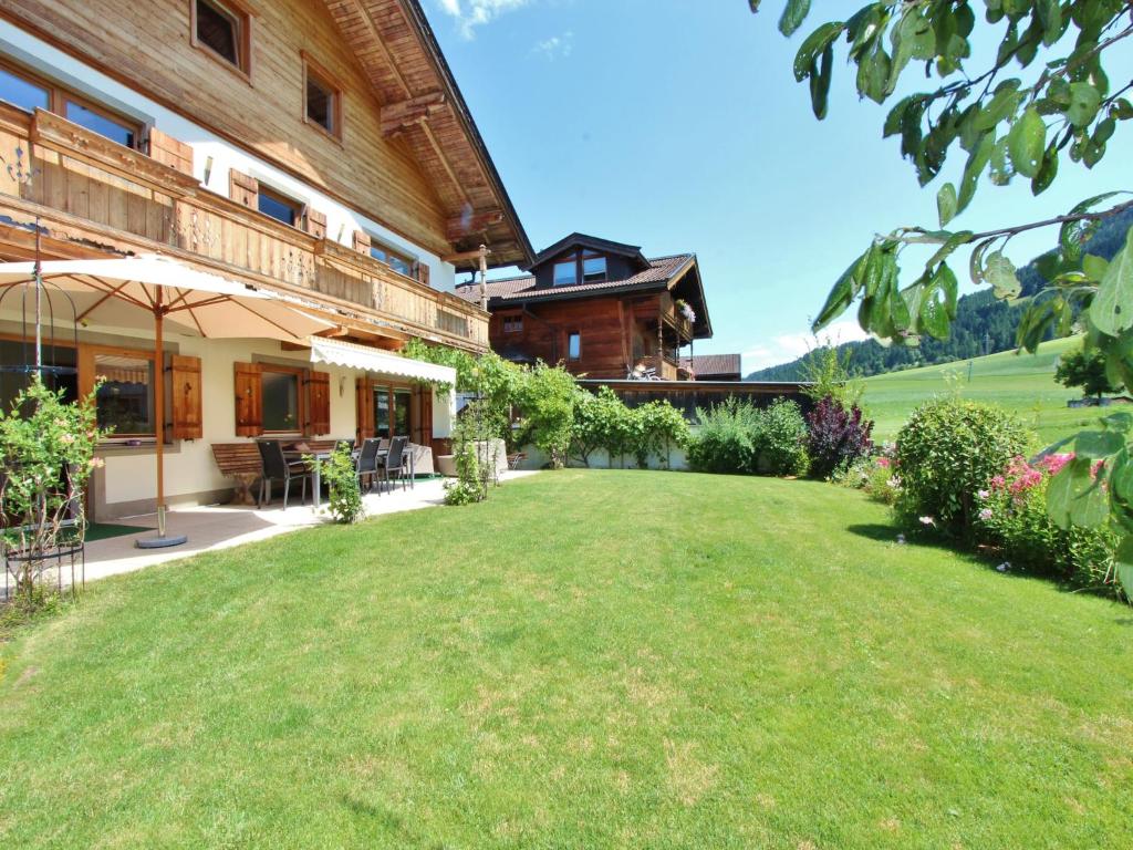 Zahrada ubytování Unique chalet in the center of Elmau near skilift