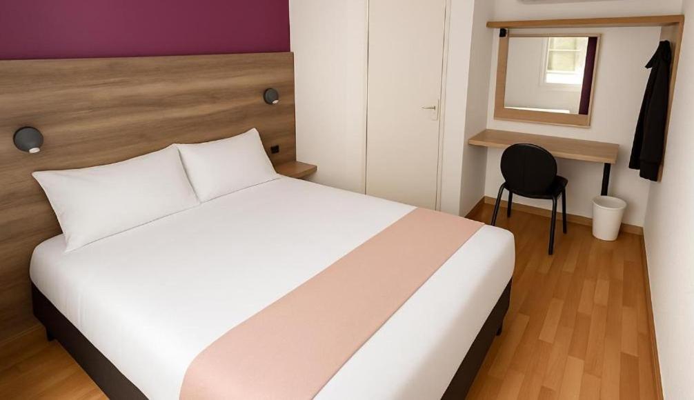 Postel nebo postele na pokoji v ubytování Fasthôtel Limoges Nord - FH Confort