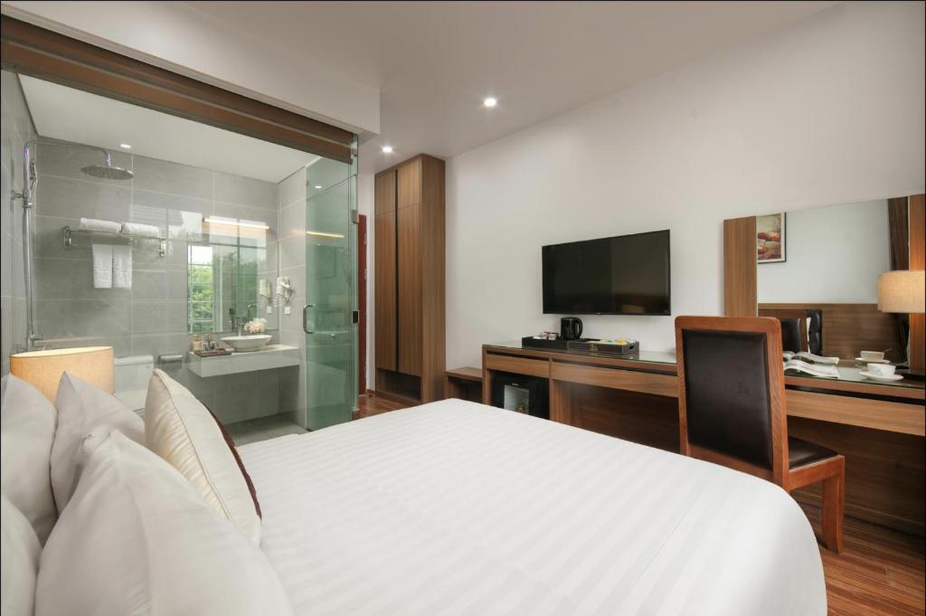 Postel nebo postele na pokoji v ubytování Lam Anh Hotel 2 Dương Nội Hà Đông