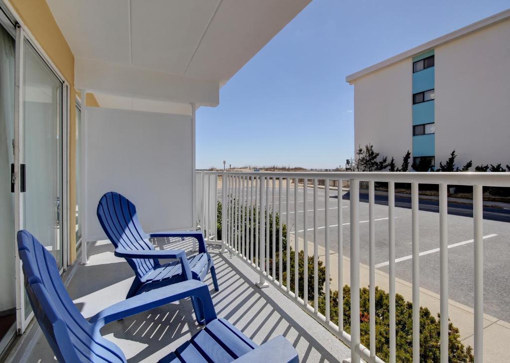 SeaLoft Oceanfront Hotel - 