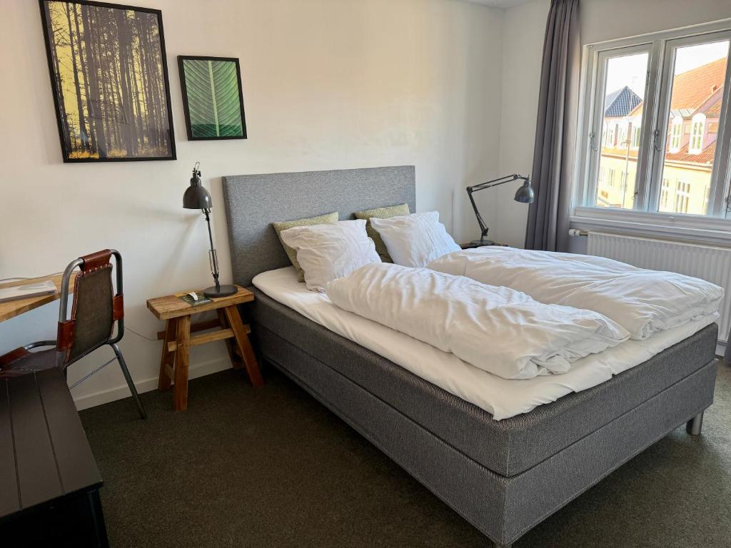 Postel nebo postele na pokoji v ubytování Hotel Birksø