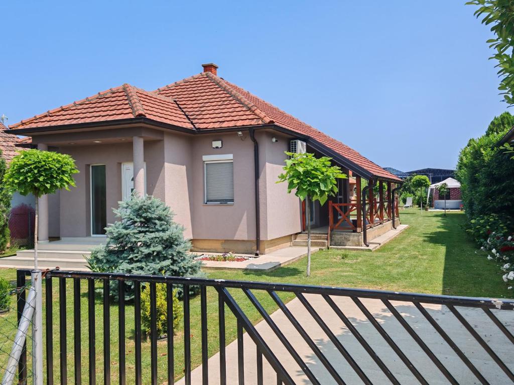 Budova, kde se vila nachází