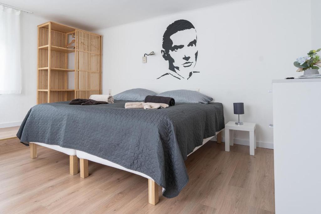 Postel nebo postele na pokoji v ubytování revLIVING Apartments Gars am Kamp