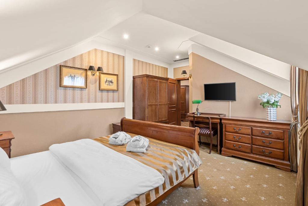 Postel nebo postele na pokoji v ubytování Hotel Diament Arsenal Palace Katowice - Chorzów